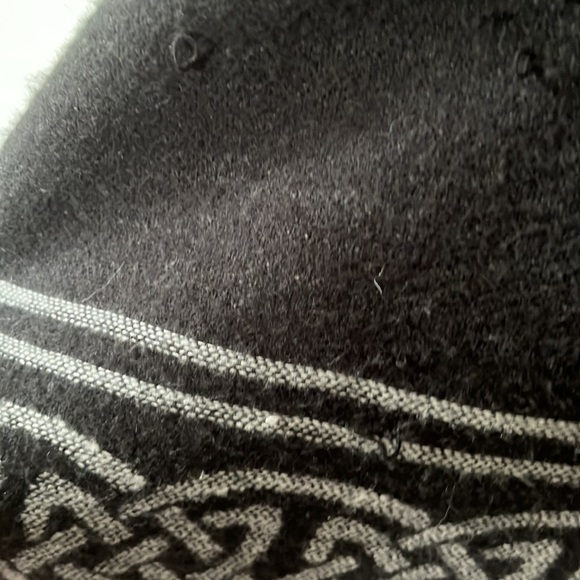 CEJON Celtic style grey poncho cape - Picture 5 of 6